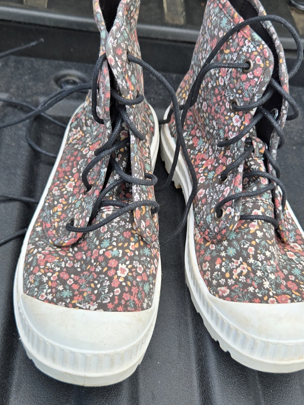 Sonoma Black Floral Lace-Up Combat Boots Size 9